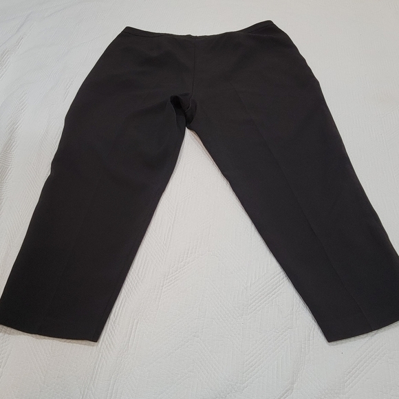 ASOS women's cropped trousers. - Picture 5 of 8